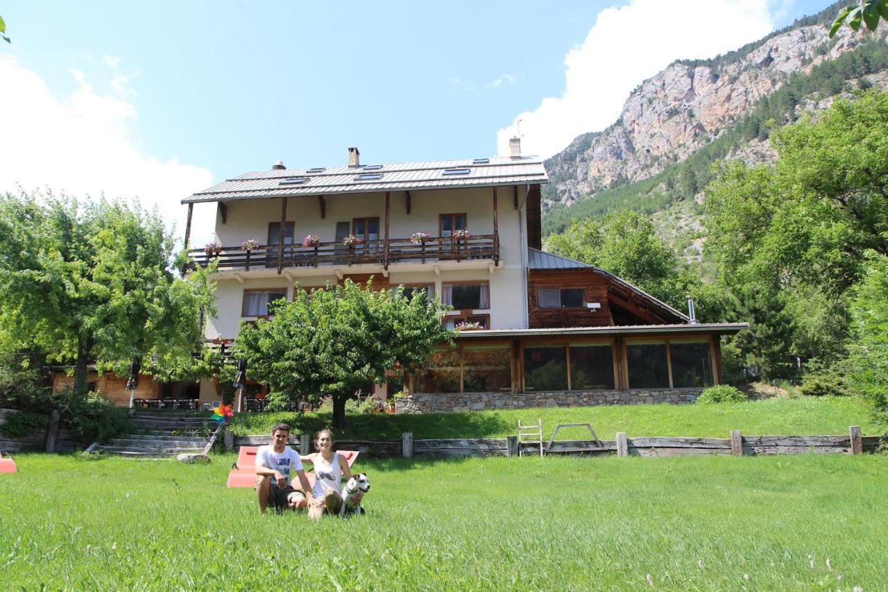 Hotel Restaurant Gites Les 5 Saisons Freissinieres Exterior photo
