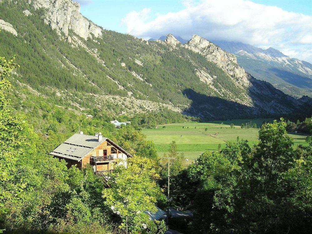 Hotel Restaurant Gites Les 5 Saisons Freissinieres Exterior photo