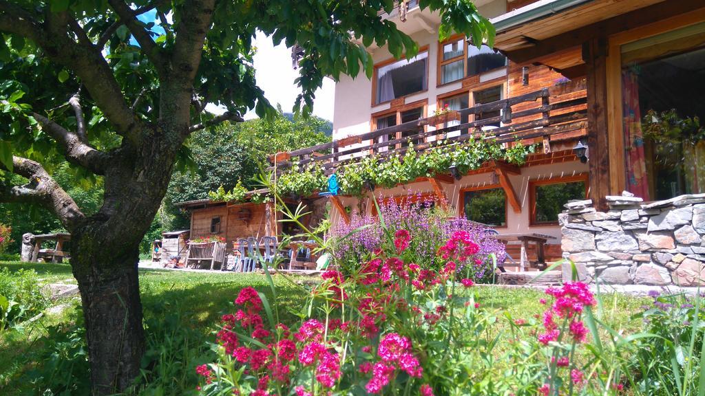 Hotel Restaurant Gites Les 5 Saisons Freissinieres Exterior photo